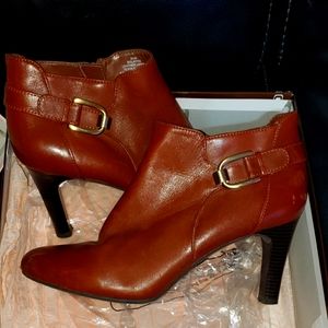 Previously loved worn once Bandolino 9.5 leather cognac bootie